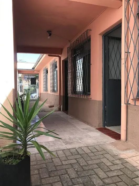 PLANEJAR IMÓVEIS ALUGA: Casa comercial no bairro Santana! Composta por 4 salas amplas, com banheiro