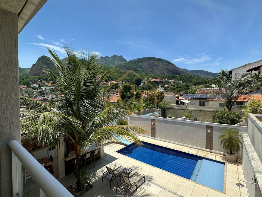 Linda casa duplex disponível para venda com 06 quartos em condomínio fechado