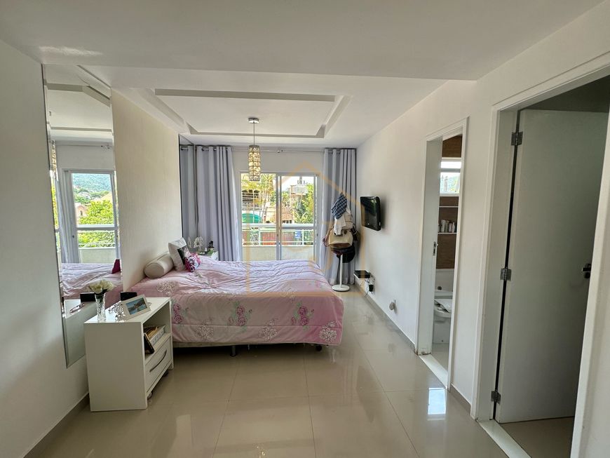 Linda casa duplex disponível para venda com 06 quartos em condomínio fechado