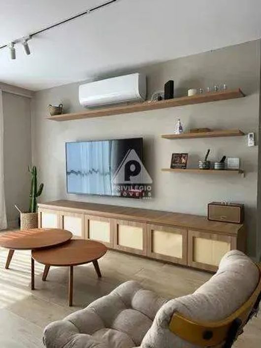 Privilégio Imóveis Vende: Deslumbrante cobertura localizada no Recreio, que oferece uma combinação p