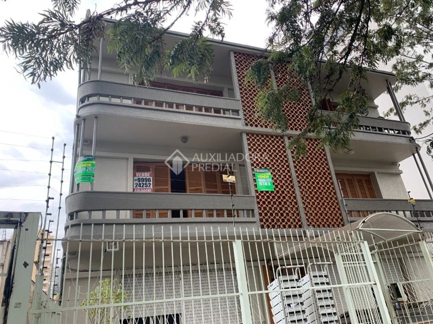 Imóvel para venda possui 157 metros quadrados com 3 quartos em Santa Cecília - Porto Alegre - RS