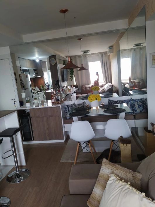 Lindo apartamento com 02 dormitórios no bairro Humaita - com vaga descoberta para 01 carro, living,