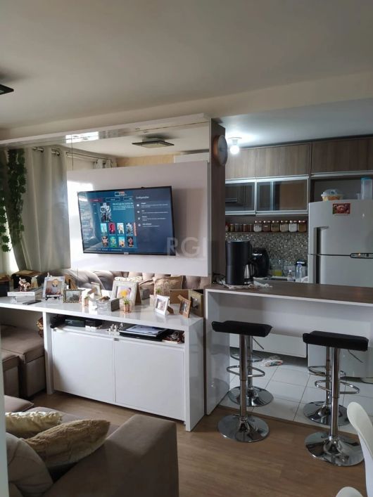 Lindo apartamento com 02 dormitórios no bairro Humaita - com vaga descoberta para 01 carro, living,