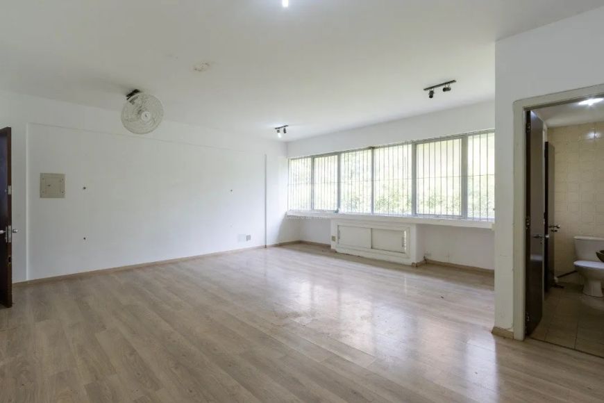 Sala comercial | Bairro Menino Deus | 39,13m² privativosExcelente sala com cerca de 39,13m² privativ