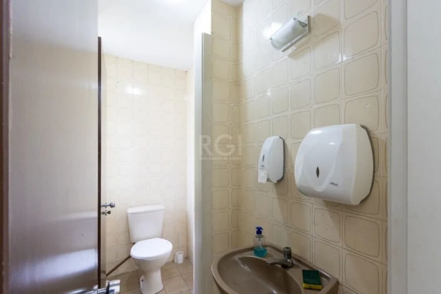 Sala comercial | Bairro Menino Deus | 39,13m² privativosExcelente sala com cerca de 39,13m² privativ