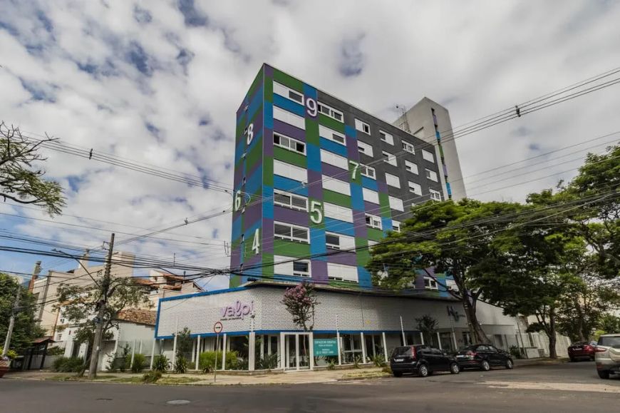 Studio premium 100% mobiliado com vaga. Localização com máxima demanda em Porto Alegre. Novos. Rodan