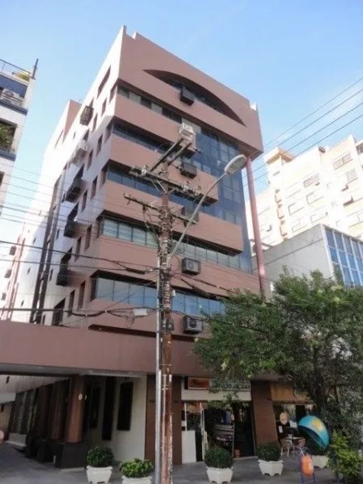 Ótima sala comercial com aproximadamente 68m² privativos, com split, lavabo e copa. Sem vaga de gara