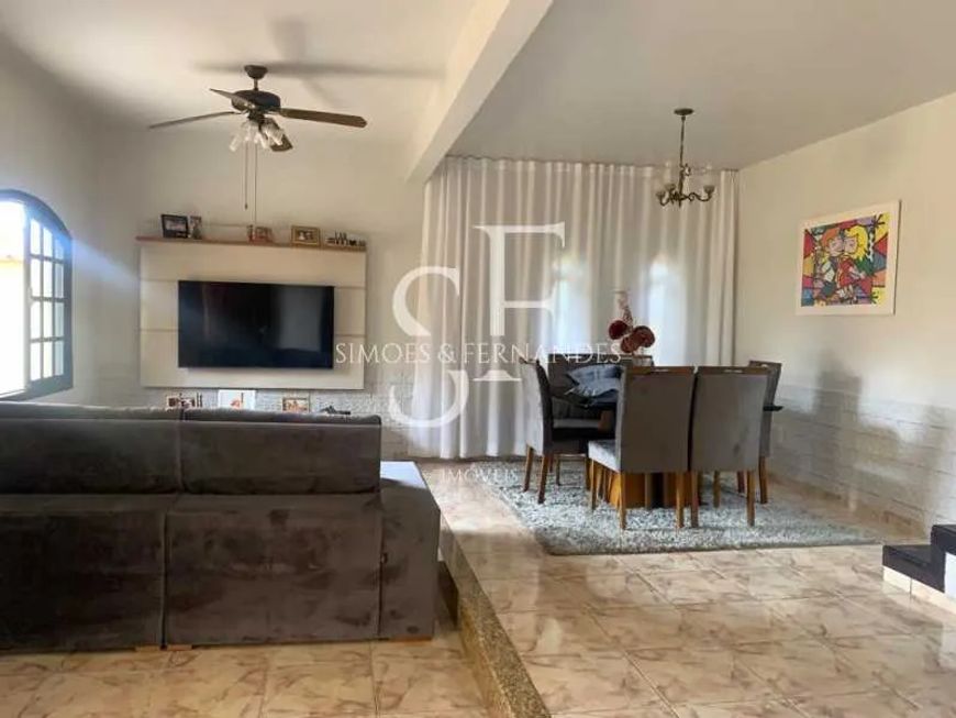 Taquara - Rua Azaléias do Outeiro - Casa Dúplex - Varanda, 4 quartos, suíte máster, piscina. 1 vaga.