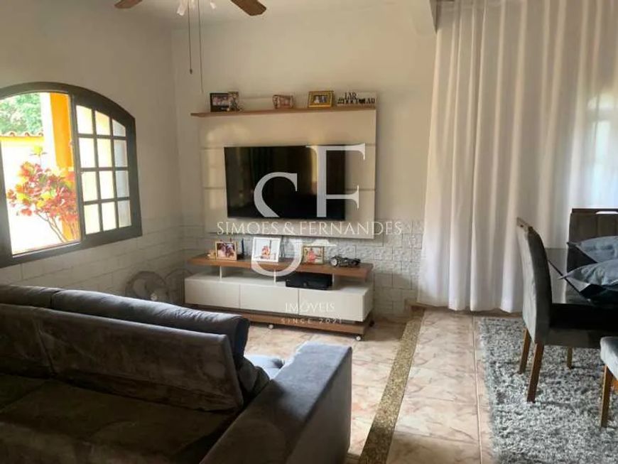 Taquara - Rua Azaléias do Outeiro - Casa Dúplex - Varanda, 4 quartos, suíte máster, piscina. 1 vaga.