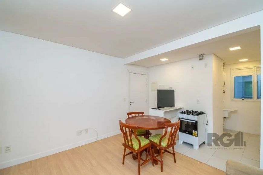 Excelente apartamento com 1 dormitório, mobiliado, amplo living que integra a sala de estar à sala d