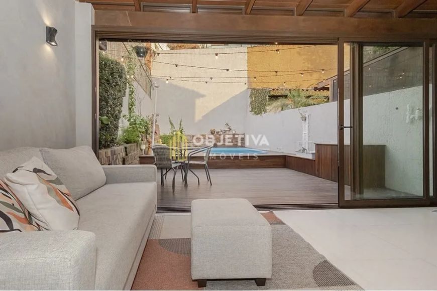 Casa à venda 3 Quartos 1 Suite 2 Vagas 187.09M² Espírito Santo Porto Alegre - RS