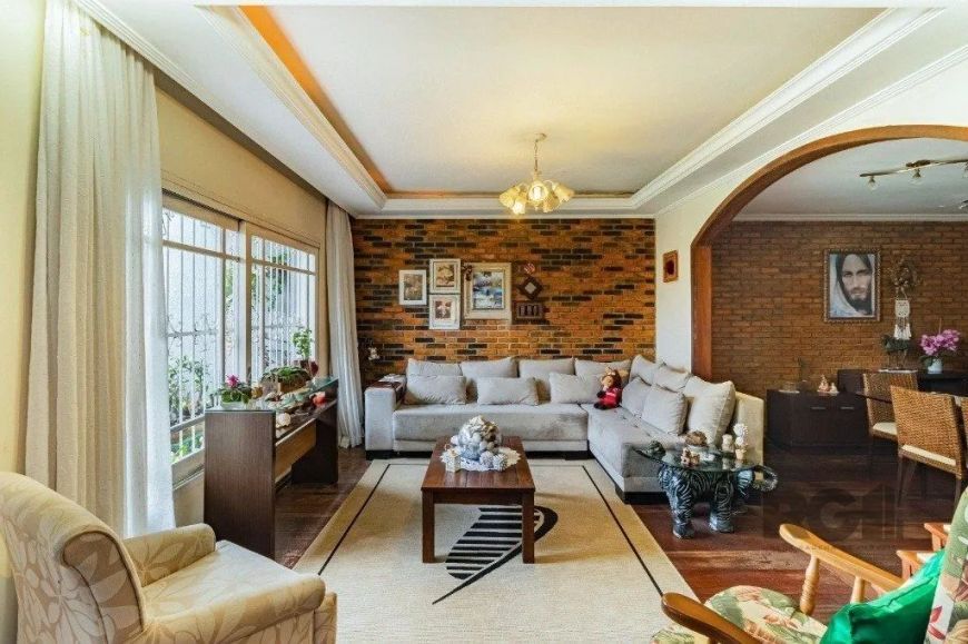 Casa de 3 dormitórios, no bairro Espírito Santo
