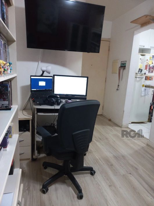 JKzão amplo, transformado em 1 dormitório, de fundos, iluminado, silencioso, composto por dormitório