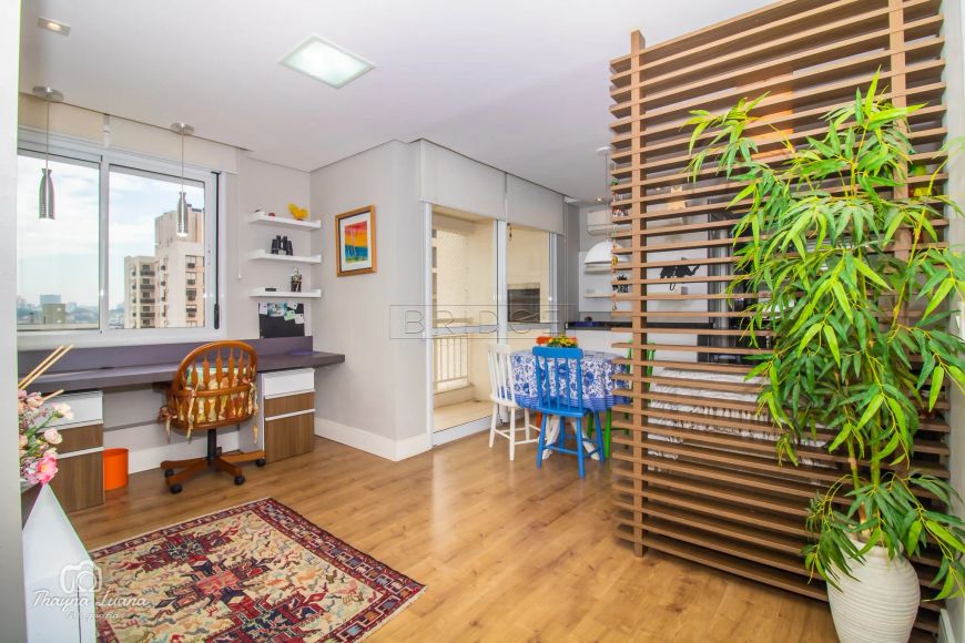 Excelente apartamento mobiliado de frente com 75m2 -2 quartos living 2 ambientes no Passo da Areia