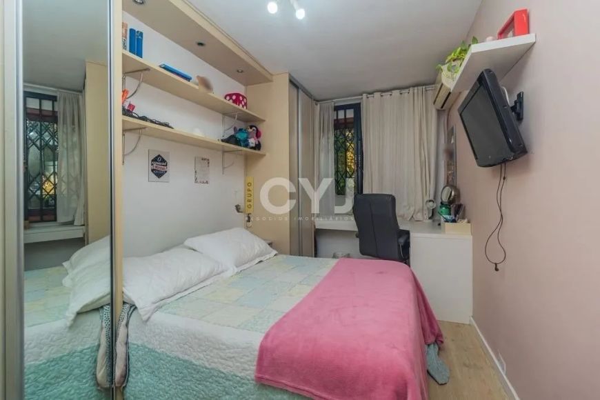 Apartamento com 3 dormitórios no bairro Passo da Areia em Porto Alegre