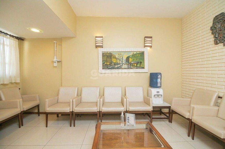 Sala comercial com 90m² no bairro Centro Histórico