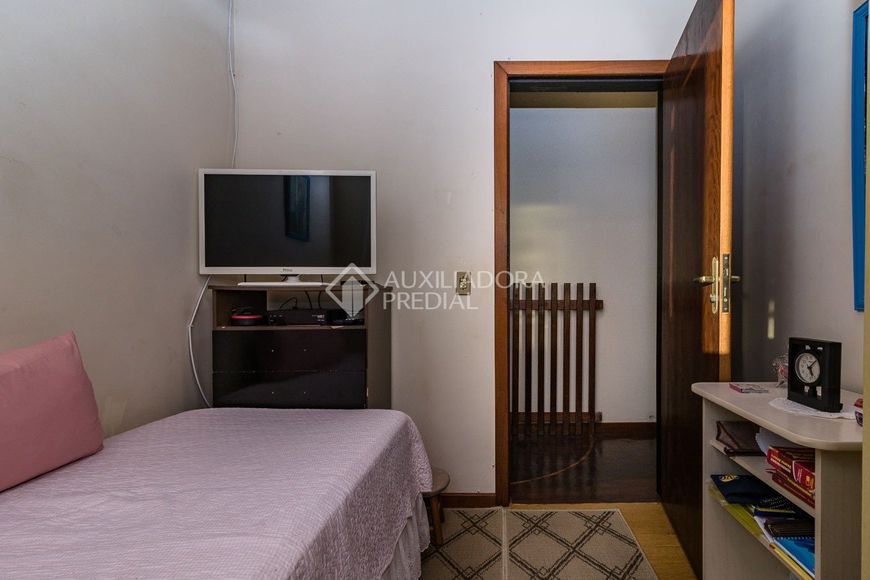 AMPLO SOBRADO COM PISCINA, VENHA CONFERIR !!