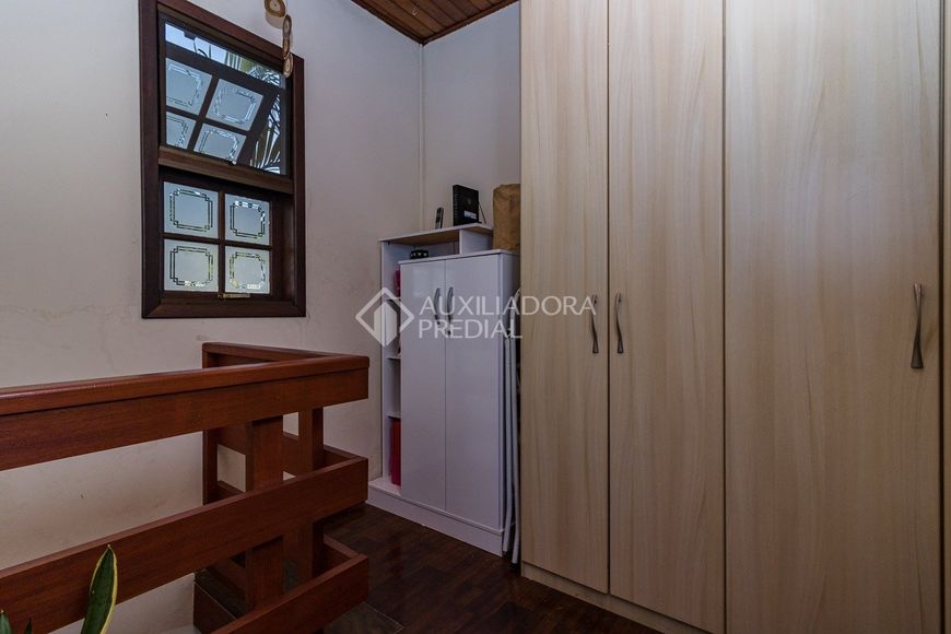 AMPLO SOBRADO COM PISCINA, VENHA CONFERIR !!