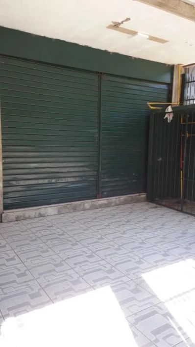 LOJA c/ 2 câmaras frias (medem 2m x 2.50m) com resfriamento chegando à -1°. Toda em piso cerâmico, c