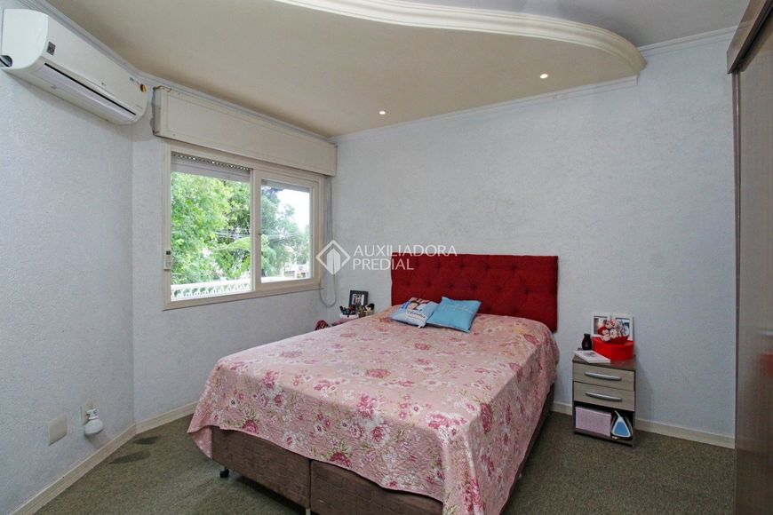 Apartamento duplex, com dois quartos, 3 vagas de garagem, dois banheiros, sol leste/norte