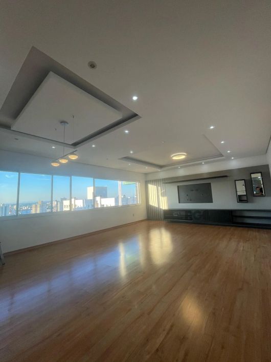 Excelente apartamento de 3 dormitórios sendo 1 suite.Ficam todos os móveis sob medida, todo mobiliár