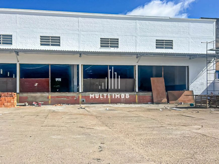 Deposito com 1875m² com Doca