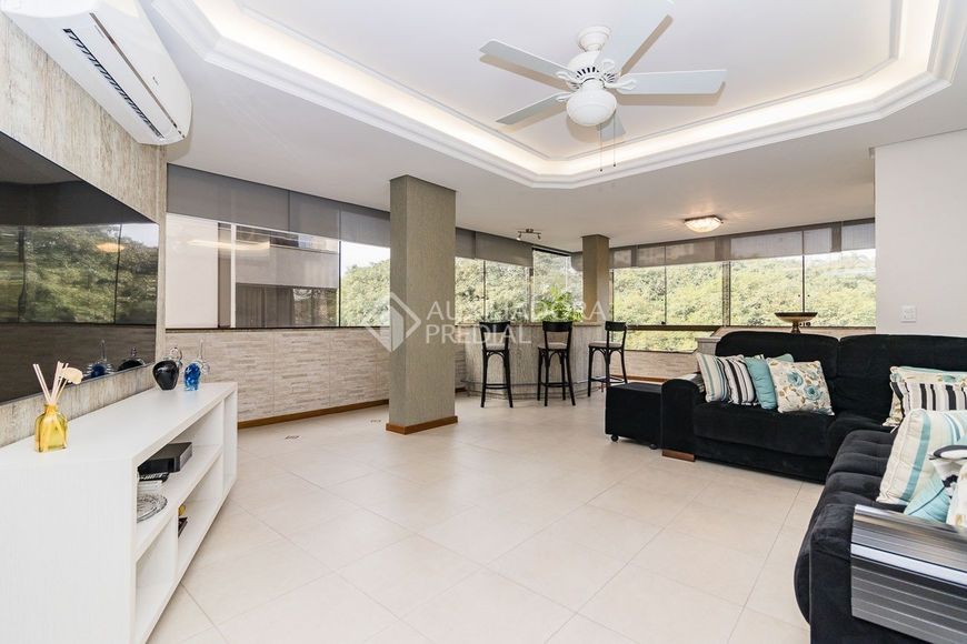 Apartamento com 160 metros quadrados com 3 quartos em Passo da Areia - Porto Alegre - RS