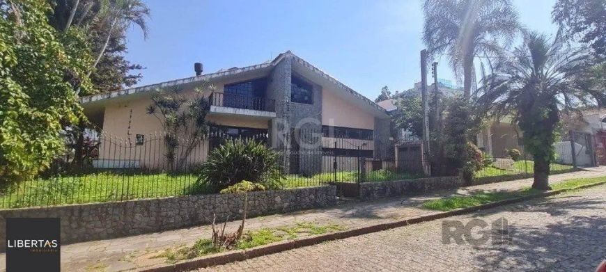 Casa para Venda - 400m², 4 dormitórios, sendo 1 suites, 4 vagas - Jardim Lindóia