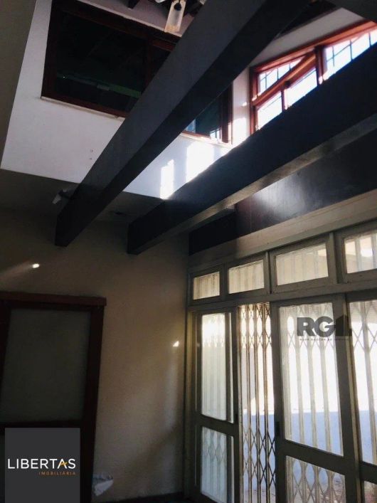 Casa para Venda - 400m², 4 dormitórios, sendo 1 suites, 4 vagas - Jardim Lindóia