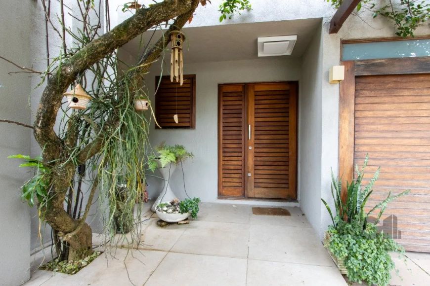 Maravilhosa residência com 04 suítes, todos com piso aquecido, sendo a suíte máster com closet, banh