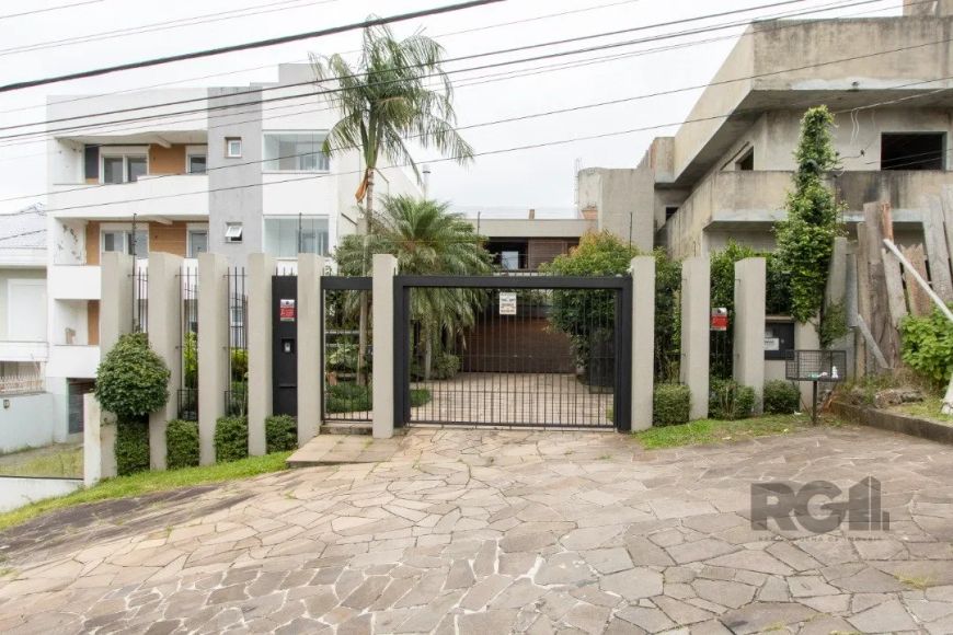 Maravilhosa residência com 04 suítes, todos com piso aquecido, sendo a suíte máster com closet, banh