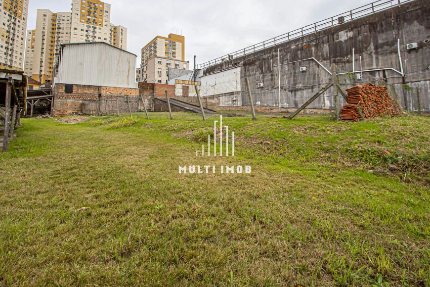 Terreno em avenida de alto fluxo