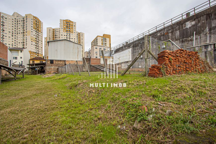 Terreno em avenida de alto fluxo