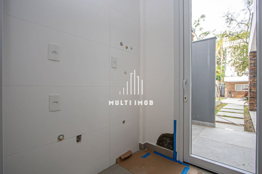 CASA COM 330M² SENDO 04 DORMITÓRIOS E 04 SUITES