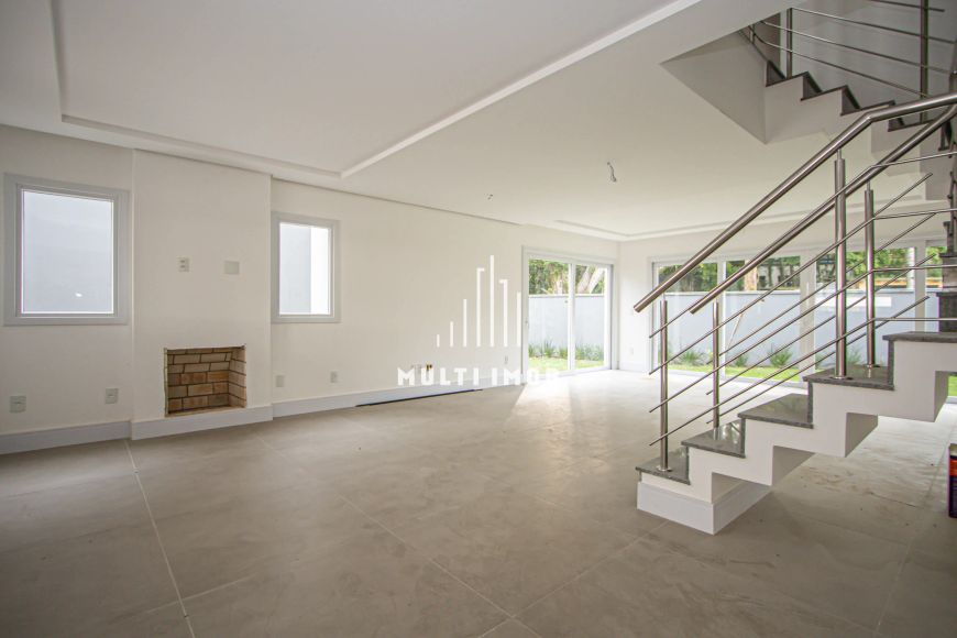 CASA COM 330M² SENDO 04 DORMITÓRIOS E 04 SUITES