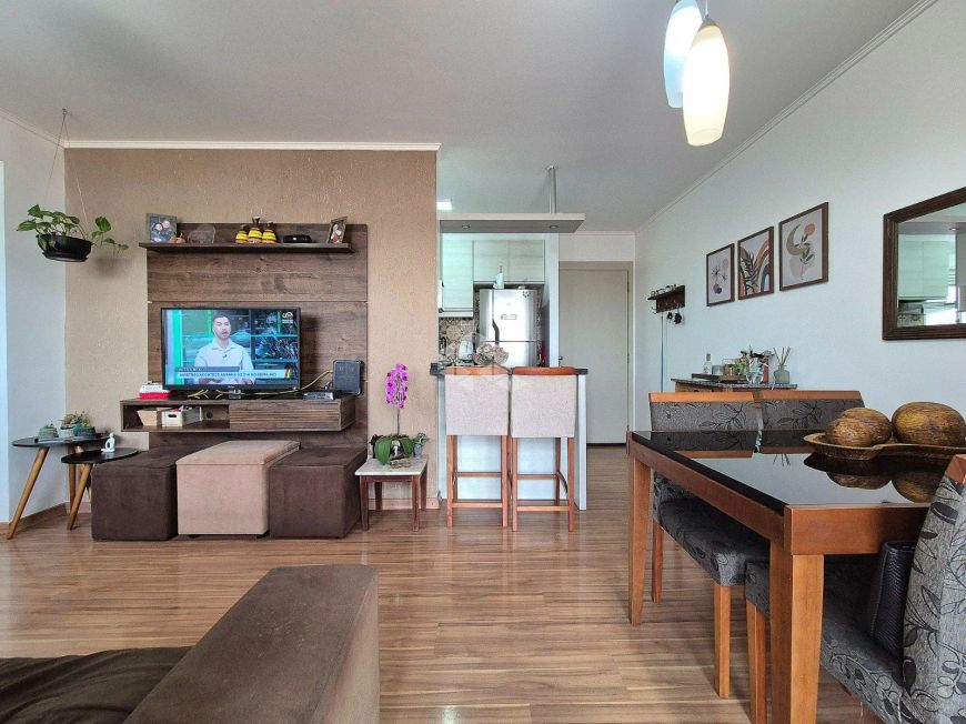 Apartamento 3 dormitórios, sendo 1 suíte, andar alto, excelente posição do sol, vista livre