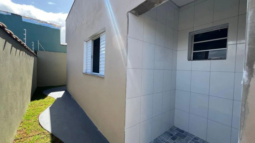 Casa para Venda em Itanhaém, Regina, 2 dormitórios, 1 suíte, 1 banheiro, 2 vagas