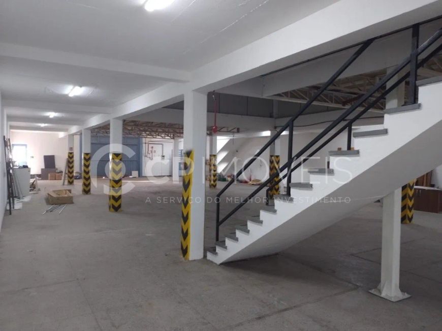 Prédio em Porto Alegre, no bairro Navegantes, para locação.