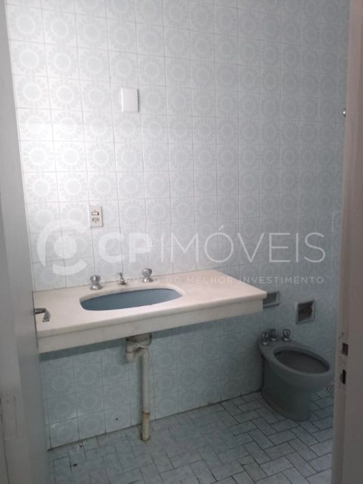 Prédio em Porto Alegre, no bairro Navegantes, para locação.