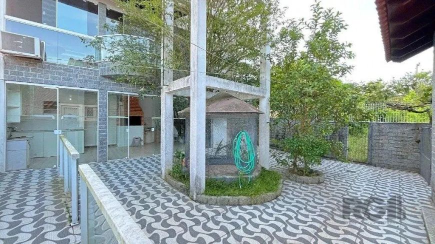Casa de 3 dormitórios, no bairro Aberta dos Morros