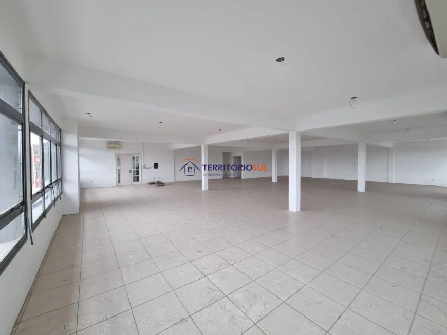 Sala Comercial avenida Juca Batista com 340m privativos