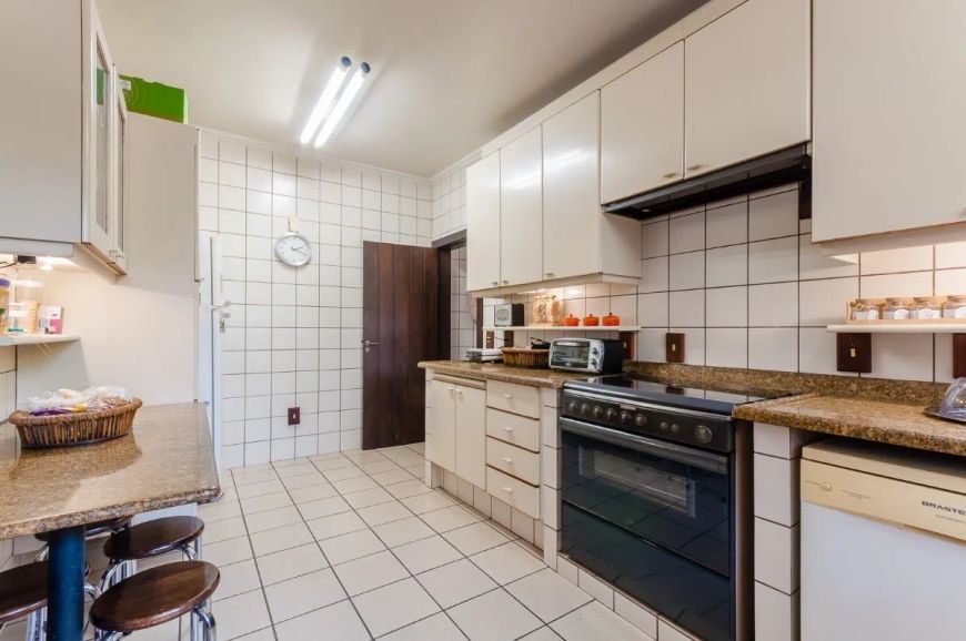 VENDA, CASA EM CONDOMÍNIO com 643.74m², 5 dormitório(s), 7 vaga(s). TRISTEZA, PORTO ALEGRE.