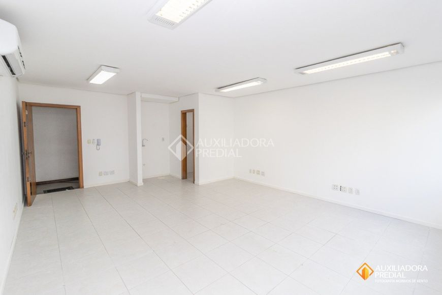 SALA COMERCIAL AMPLA NA MONTENEGRO