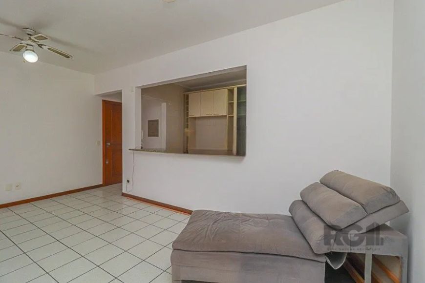 Apartamento de 99,34 m² de área privativa, com 3 dormitórios sendo 1 com suíte , living amplo com sa