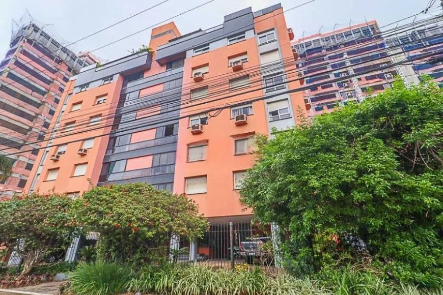 Apartamento de 99,34 m² de área privativa, com 3 dormitórios sendo 1 com suíte , living amplo com sa
