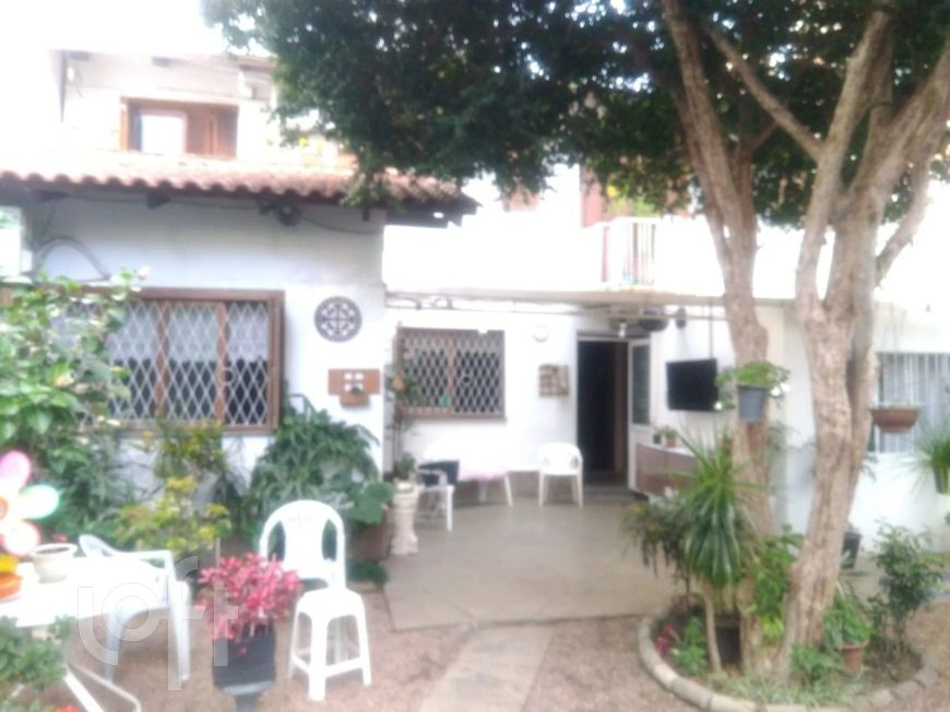 Imóvel para venda possui 200 metros quadrados com 2 quartos em Passo da Areia - Porto Alegre - RS
