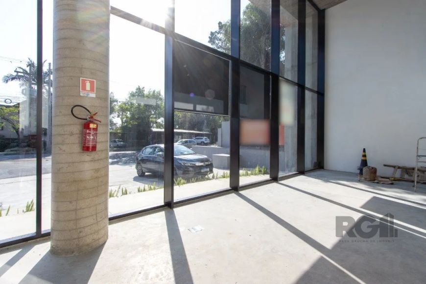 O empreendimento Pedra Redonda Strip Mall foi projetado para atender marcas premium que desejam se p
