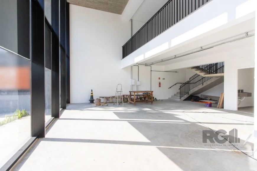 O empreendimento Pedra Redonda Strip Mall foi projetado para atender marcas premium que desejam se p