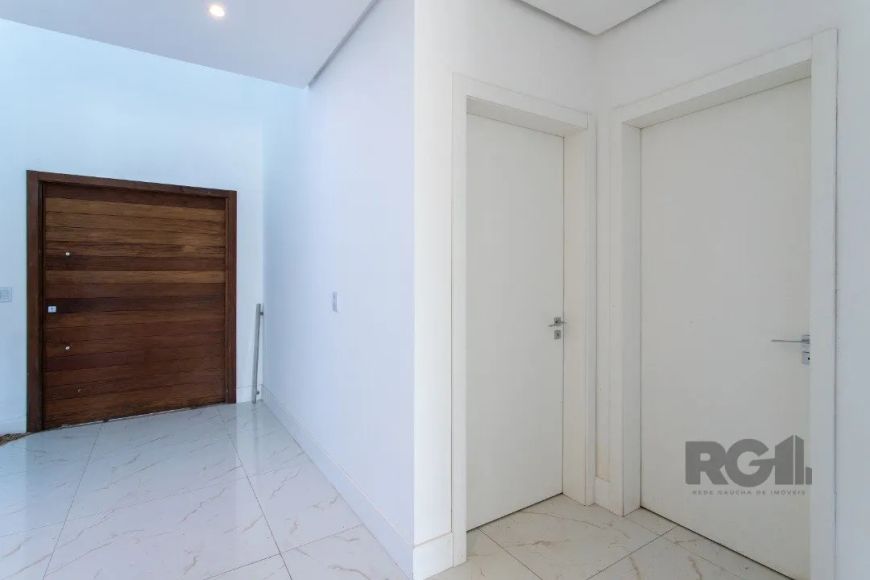 Casa no condomínio Terra Ville, sendo 4 suítes, ou 3 suítes com um gabinete com banheiro, espaço par