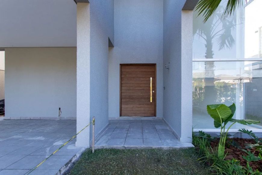 Casa no condomínio Terra Ville, sendo 4 suítes, ou 3 suítes com um gabinete com banheiro, espaço par